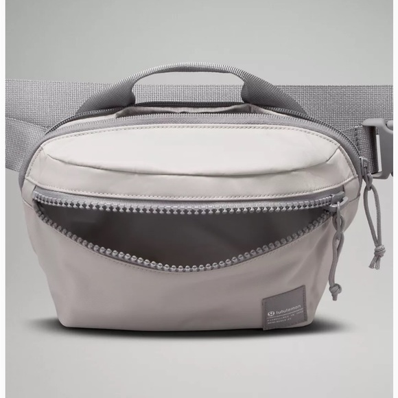 BRAND NEW LULULEMON BAG! NWT. SMOKE FREE HOME! - Picture 4 of 4